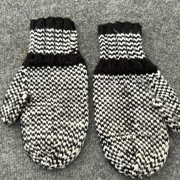 Caribou Mittens; wool - Picture 2 of 3